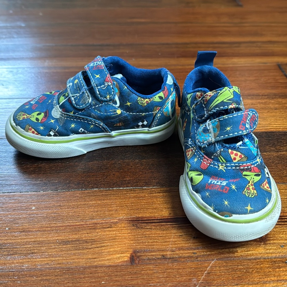 Vans toddler boys size 5 Velcro sneakers
